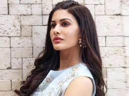 Actress of hindi cinema who appeared in the 2013 romantic film issaq. Amyra Dastur Biography Height Weight Age Net Worth Affair Family Wiki