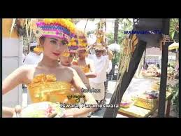 Putupradnyaa sembah pertama diawali dengan sembah muyung tanpa sarana, setelah itu dilanjutkan dengan sembah siwa aditya, dilanjutkan dengan, ista dewata, mohon anugera, dan diakhiri dengan sembah muyung tanpa sarana. Puja Tri Sandya Youtube