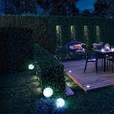 Retrouvez chez leroy merlin notre sélection de 1 194 produits, au prix le plus juste, sur un large choix de marques et de références, disponibles en magasin ou livrés rapidement à votre domicile. La Lampe Solaire Illumine Votre Jardin Leroy Merlin