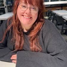 How big are the average class sizes? Are they all large lecture style? Are  there any smaller traditional classrooms?