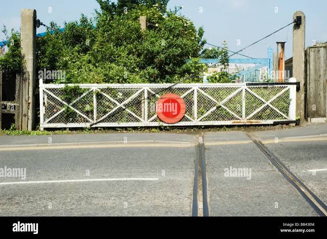level crossing gates' hi-res stock photography and images - Alamy