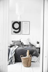 The Simple Yet Breath Taking Beauty Of A Scandinavian White Haven Decor Chambre A Coucher Chambre Mode Et Tapis Noir Et Blanc