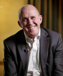 Phil Neal, nay đã 73 tuổi. Một huyền thoại của Liverpool, người đã giành được nhiều danh hiệu trong nước và trên khắp châu Âu.
