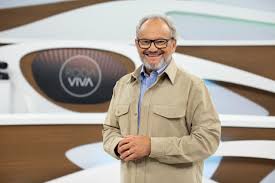 Ernesto Paglia estreia no Roda Viva da TV Cultura entrevistando a cientista Tatiana Sampaio