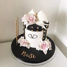 Here S A Valentino Hat Box Cake Been A While Since I Ve Made A Box Cake All Edible And Hand Made Made For A Special Girl For Her Hat Box Cake Cake