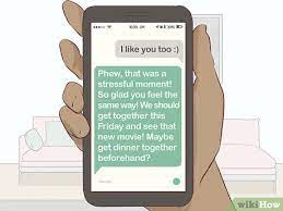Start simple conversations with them. Gestehe Deinem Schwarm Per Textnachricht Deine Zuneigung Mit Bildern Wikihow