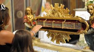 Reconhecida como doutora da igreja, era de uma enorme e pobre família de sena, na itália, onde nasceu em 1347. A Reliquia Do Cinto De Nossa Senhora