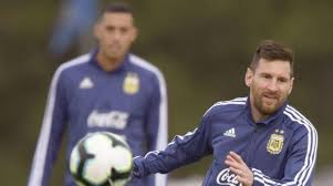 كوبا امريكا ميسي يضيع ضربة الجزاء ليونيل ميسي يعتزل اللعب دوليا messi retiring from his national team خرج ليو ميسي نجم المنتخب الأرجنتيني بقرار الاعتزال دوليا بعد الخسارة و تضيعيه لضربة جزاء امام شيلي في نهائي كوبا أميركا 2016 عاجل :اعتزال ميسي اعتزال. ÙƒÙˆØ¨Ø§ Ø£Ù…ÙŠØ±ÙƒØ§ Ø¨Ø·ÙˆÙ„Ø© Ø§Ø³ØªØ¹ØµØª Ø¹Ù„Ù‰ Ø¨ÙŠÙ„ÙŠÙ‡ ÙˆÙ…Ø§Ø±Ø§Ø¯ÙˆÙ†Ø§ ÙˆÙ…ÙŠØ³ÙŠ Ø§Ù„Ø´Ø±Ù‚ Ø§Ù„Ø£ÙˆØ³Ø·