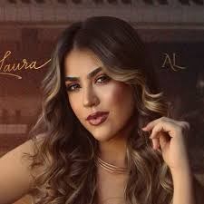 Laura Apple's Instagram, Twitter & Facebook