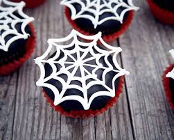 Once all you main structure is up let the rc dry and then continue with the inner web knotting each connection. How To Make Spider Web Cupcakes Cakejournal Com