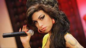 Blake wood (english, french and german edition) german edition | by nancy jo sales and blake wood | aug 8, 2018. Amy Winehouse Kembali Ke Panggung Grammy Awards