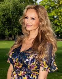 Estelle anania, est désormais la plus belle femme tatouée de france, est désormais l'ambassadrice du tatouage en france et elle représentera également la polynésie aux concours européens et internationaux. Epingle Sur Celebrites Stars