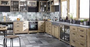 Un Plan De Travail En Contraste Avec Les Meubles De La Cuisine Meuble Cuisine Cuisine Bois Cuisine Modulable