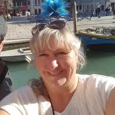 What's a good brunch place with Bottomless mimosas or champagne?