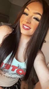 Alexis Simone's Instagram, Twitter & Facebook