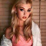 Krystal Larkin's Instagram, Twitter & Facebook