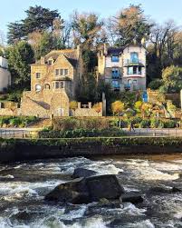 Pont Aven Petite Ville Tout Ce Qu Il Y A Plus De Mignon En Finistere Repost Chris53cc Pontaven Pontaventourisme In 2020 House Styles Bretagne Mansions