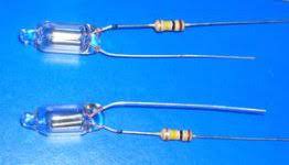 A uv detector employs a deuterium discharge lamp (d2 lamp) as a light source, with the wavelength of its light ranging from 190 to 380 nm. Neon Ne 2 Circuits You Can Build