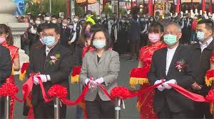 朱立倫曾就讀於 臺北市立建國高級中學 、 國立臺灣大學 工商管理學系商學學士、 美國 紐約大學 史登商學院 會計學博士 。. ç¸½çµ±å—ä¸‹è–æ¯å»Ÿæž—ä½³é¾ é„­æ–‡ç‡¦ æœ±ç«‹å€«é½Šèš æ°'è¦–æ–°èžç¶²