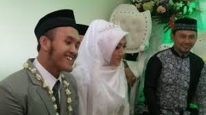 Indadari jelas bisa melihat hal hal gaib, dia bilang baim ada gangguan dan nyuruh baim ruqyah, untungnya baim menolak, dia yakin bisa normal dg banyak dzikir. Kumpulan Berita Caisar Yadi Sembako Dan Caisar Nyanyikan Lagu Karya Gus Anom Anakku