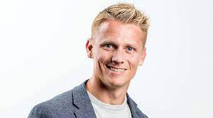 Dr scott miller, an aussie vet who is huge in the uk and the star of 'vet on the hill'. Vet In The Hill Cast Dr Scott Miller Wife Kids Age Wiki Biography Vetshows