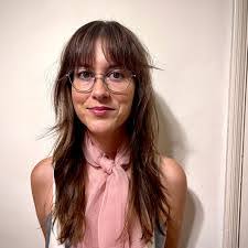 Kelly Laing's Instagram, Twitter & Facebook