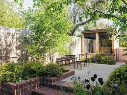 Get ideas for creating an amazing garden, including planting tips & gardening trends. 3 Inspiring Ideas For Small Urban Gardens