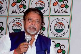 Roy, siyasi kariyerine gençlik kongresi lideri olarak başladı ve aynı zamanda gençlik kongresi ile bağlantılı olan mamata banerjee. Mukul Roy Once Mamata Banerjee S Right Hand Man Now A Tmc Pariah