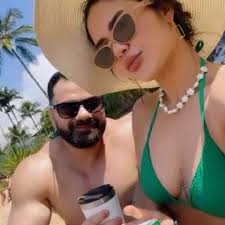 Ninguém nunca entenderia, essa conexão não dá pra negar. Ninguém é  perfeito, seria lindo que tudo fosse aquele clichê que todos gostariam.  Temos nossos defeitos e o melhor de todos, sabemos lidar mt ...