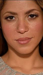 Acusan a Shakira de abusar del Botox, estas fotos recientes lo prueban,  luce hinchada y mágicamente sus arrugas han desaparecido, mira las fotos y  como muchas personas simplemente no la reconocieron 😱😱👇👇
