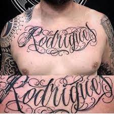 12 Ideas De Tatuajes De Nombres Tatuajes Tatuajes De Nombres Hombres Tatuajes