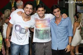 Pelo amor de deus, é a ágatha, minha irmã mais nova. Rodrigo Simas E Bruno Gissoni Posam No Aniversario De 20 Anos Do Irmao Felipe Simas Purepeople
