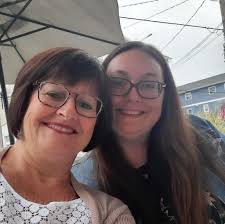 How far from Holiday Imn Dieppe to the concert grounds.? Any shuttles?