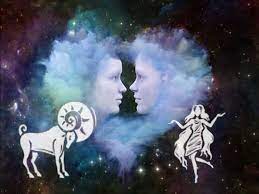 Zudem wird es dem waage mann obliegen, sie in die kunst der kultivierten erotik einzuführen und ihr dementsprechend sinnesfreuden. Jungfrau Und Widder So Passen Die Beiden Zusammen