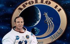 Aliens on the moon : 50 Ans De L Homme Sur La Lune Edgar Mitchell L Astronaute Qui Croyait Aux Extraterrestres