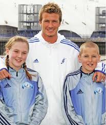 Transfer news on twitter in 2005 11 year old harry kane. Harry Kane And His Wife Made A Photo With David Beckham 13 Years Ago Twblowmymind