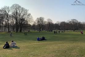 Die nackerten sterben langsam aus! Nackerte Im Englischen Garten