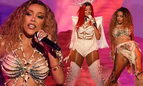 Myke towers, jay menez, de la ghetto, lyanno, kingz daddy, mambo kingz, dj luian. Bebe Rexha And Doja Cat Bring The House Down At The American Music Awards Daily Mail Online
