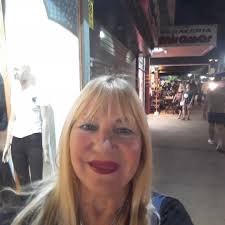 Cuando agarrás tu Bronco Sport para salir a la naturaleza, no estás yendo.  Estás volviendo. Entrá en Ford.com.ar y conocé el SUV que transforma el  mundo salvaje en tu propia casa.