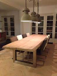 houten keukentafel met staal en industriele lampen erboven tafel hout staal keukentafel keukentafel stoelen