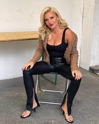 Evelyn burdecki (eveline burdecki) is a german television star, singer and dancer. Evelyn Burdecki S Feet Wikifeet