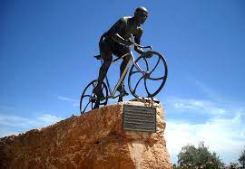 Puoi trovare le frasi di marco pantani anche in questi temi: Marco Pantani Wurde Er Doch Ermordet Roadcyclin