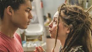 Joy de 'Um Lugar ao Sol', Lara Tremouroux não se abala com ódio das redes:  'Ela é muito complexa'