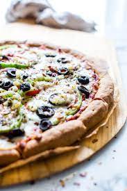 This Gluten Free Greek Pizza Recipe Is Simple Yet Flavor Packed Make It For Your Next Pizza Night Vegetarianpizza Greek Pizza Recipe Recipes Greek Pizza