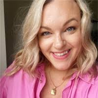 Stephanie Schupp's Instagram, Twitter & Facebook