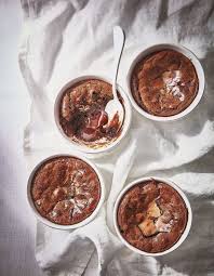 Coeurs Coulants Au Chocolat Pour 4 Personnes Recettes Elle A Table Recette Recette Chocolat Alimentation Recettes De Cuisine