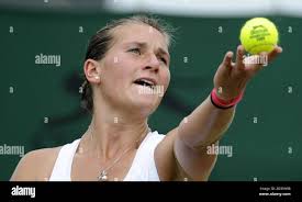 Tennis laura robson action player serve hi-res stock photography and images 