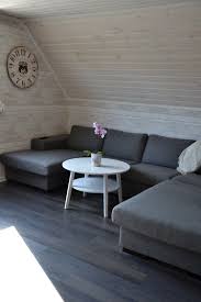 Wandpaneele Aus Holz Weiss Lasieren 35 Ideen Furs Landhaus Dunkler Holzboden Holzvertafelung Sitzecke