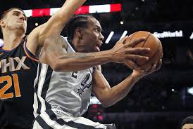 This is what happened when leonard met a female fan Report Spurs Won T Blindly Offer Super Max Deal To Kawhi Leonard