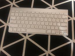 It is discoverable and says it's connected but it won't pair. Apple Wireless Keyboard A1314 3gen Electronics Computer Parts Accessories On Carousell